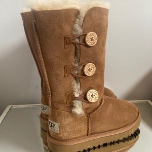 Ugg Bailey button triplet suede chestnut color little kid winter boots